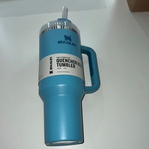 Brandnew Stanley the flowstate Quencher H2.0 tumbler 40oz